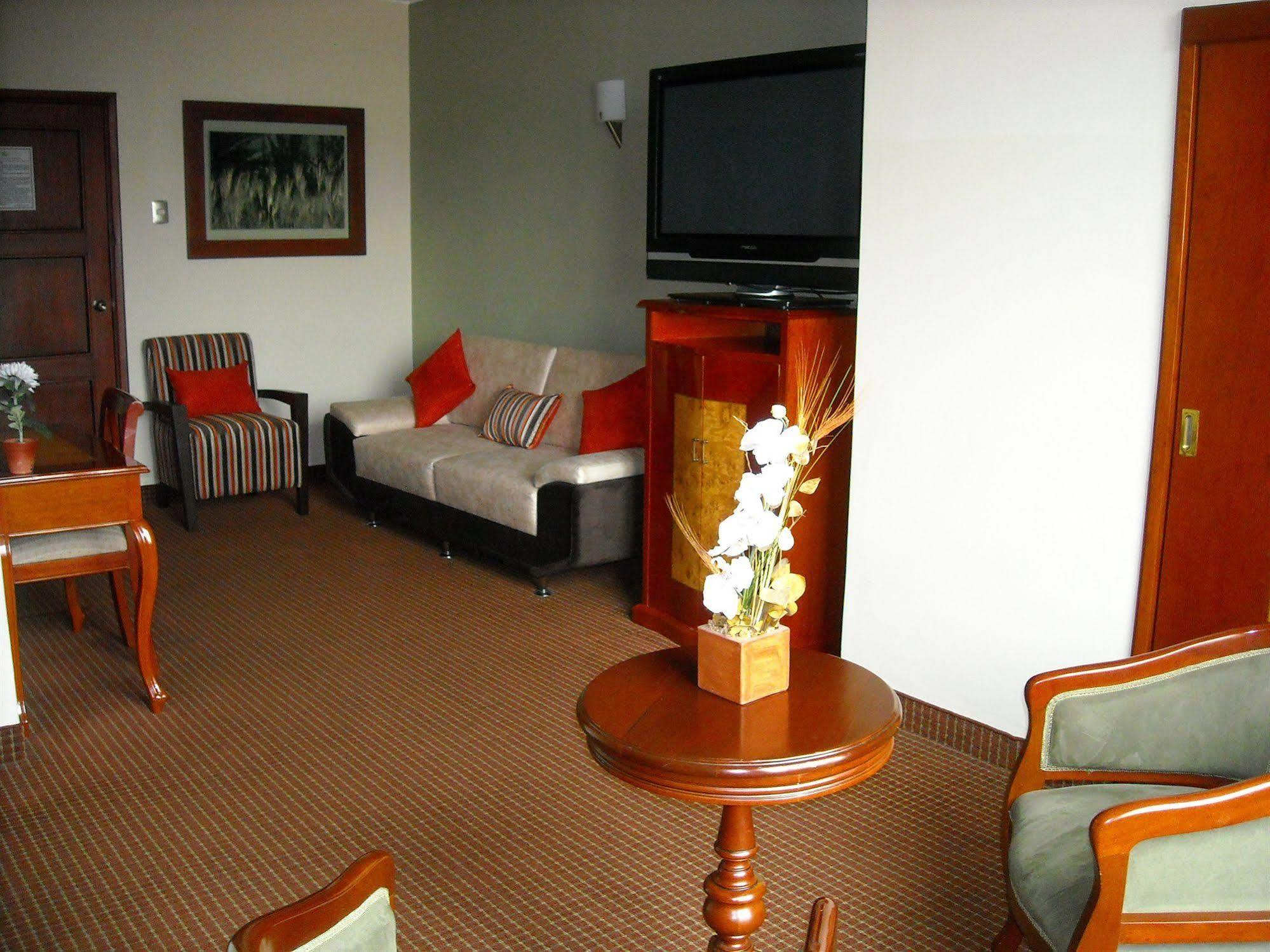 Hotel Continental Лима Екстериор снимка