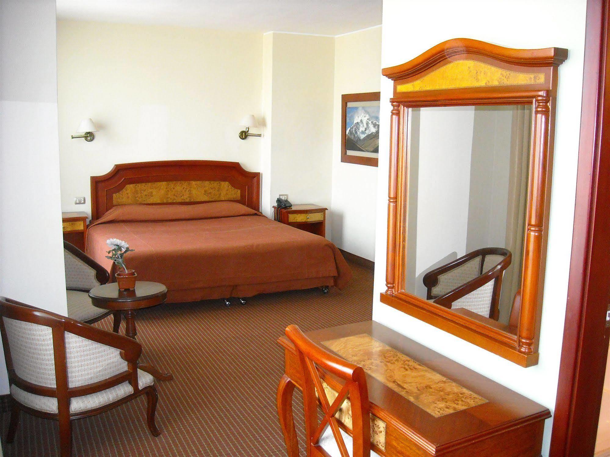 Hotel Continental Лима Екстериор снимка